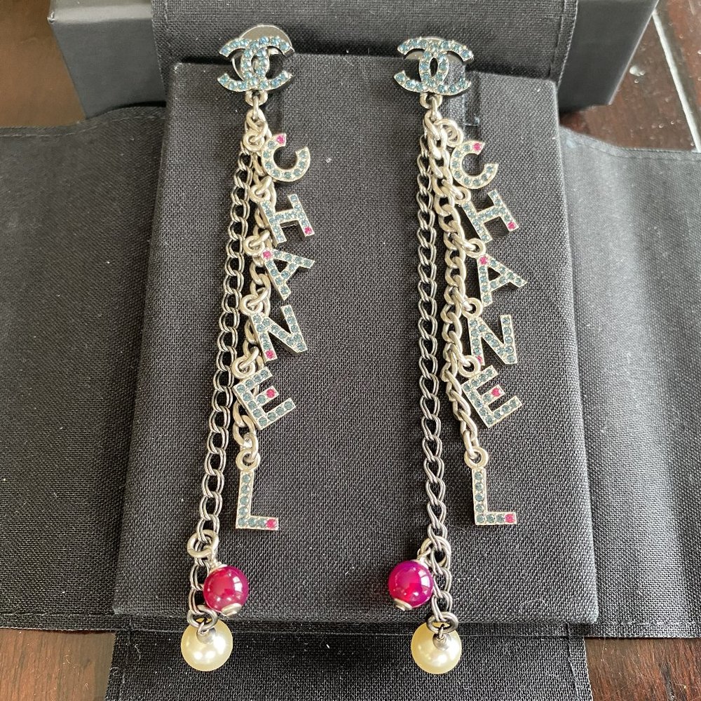 ❌SOLD ❌💗 Rare CHANEL Dangling Earrings